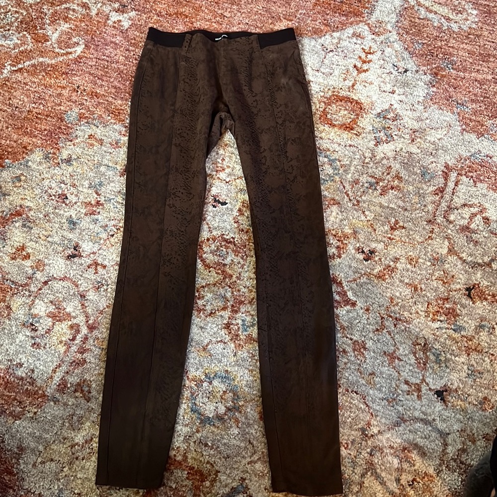 Snake print leggings